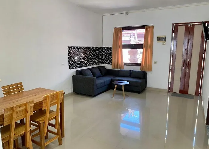 Djanuraga House 6 *